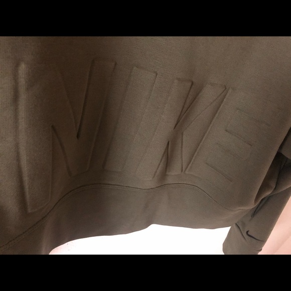 Nike cropped versa pull over - Picture 4 of 4